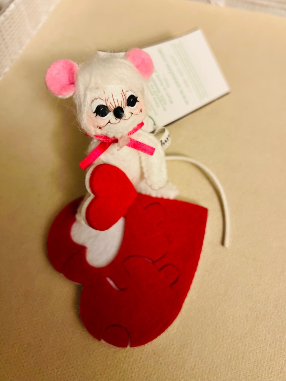 Annalee 3-inch "Piece of My Heart" mouse